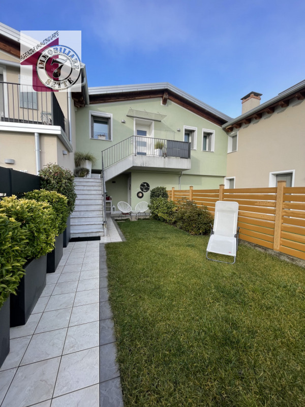 Vendesi BOLZANO VICENTINO CENTRO PORZIONE DI VILLETTA A SCHIERA, anno di costruzione 2015, all'in...