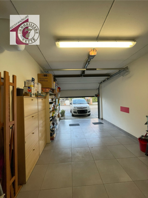 Vendesi BOLZANO VICENTINO CENTRO PORZIONE DI VILLETTA A SCHIERA, anno di costruzione 2015, all'in...