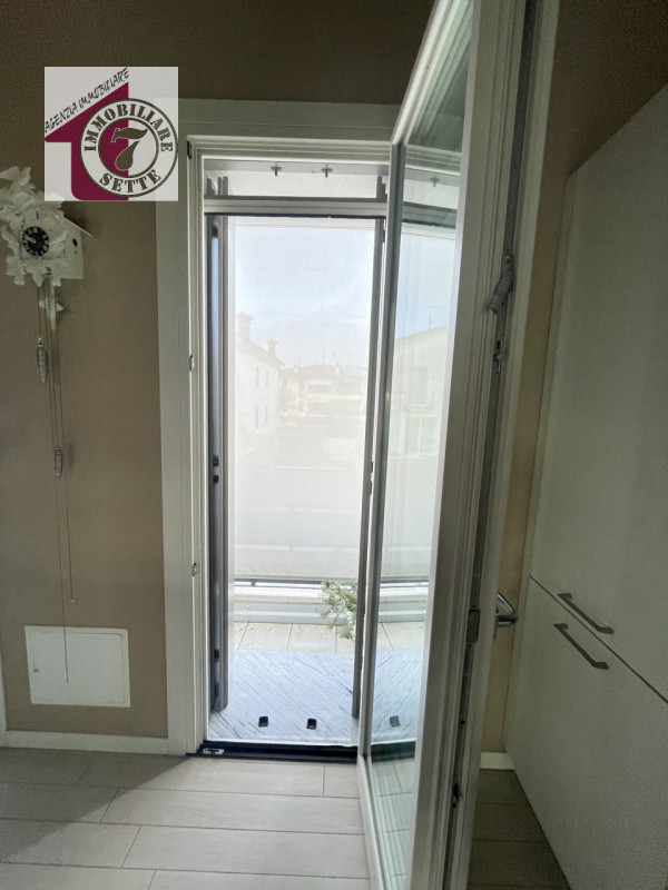 Vendesi BOLZANO VICENTINO CENTRO PORZIONE DI VILLETTA A SCHIERA, anno di costruzione 2015, all'in...