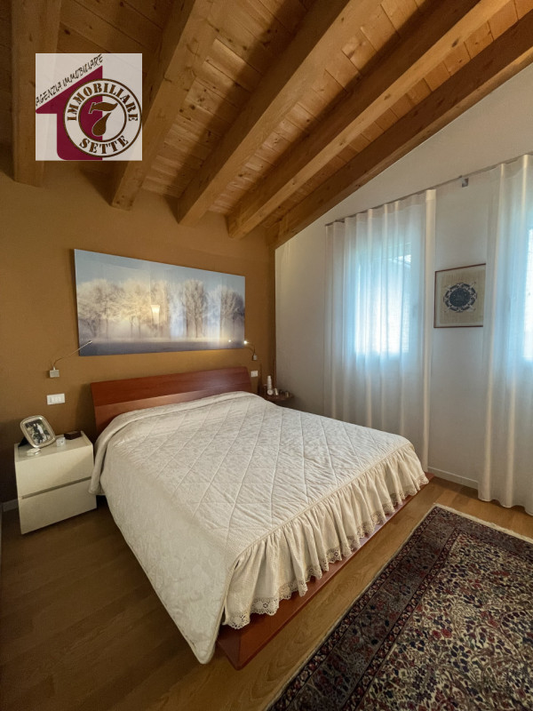 Vendesi BOLZANO VICENTINO CENTRO PORZIONE DI VILLETTA A SCHIERA, anno di costruzione 2015, all'in...