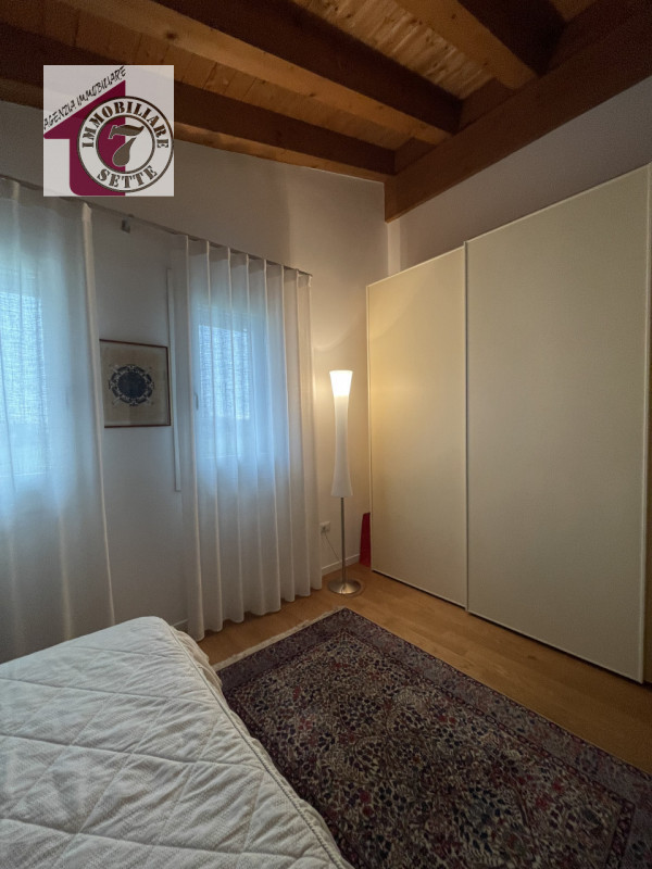 Vendesi BOLZANO VICENTINO CENTRO PORZIONE DI VILLETTA A SCHIERA, anno di costruzione 2015, all'in...