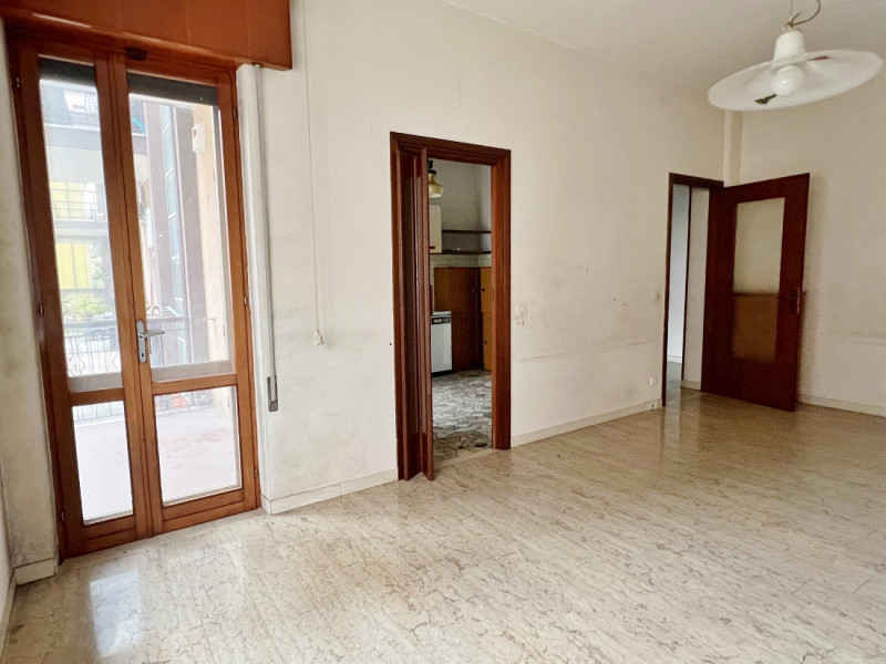 VENDESI BICAMERE CON GARAGE NEL CUORE DEL QUARTIERE DI S.BERTILLA - Rif. 8344
In un buon contesto...