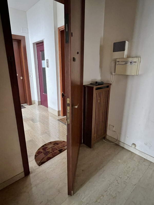 VENDESI BICAMERE CON GARAGE NEL CUORE DEL QUARTIERE DI S.BERTILLA - Rif. 8344
In un buon contesto...