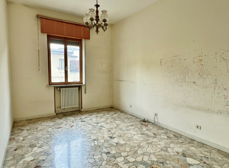 VENDESI BICAMERE CON GARAGE NEL CUORE DEL QUARTIERE DI S.BERTILLA - Rif. 8344
In un buon contesto...