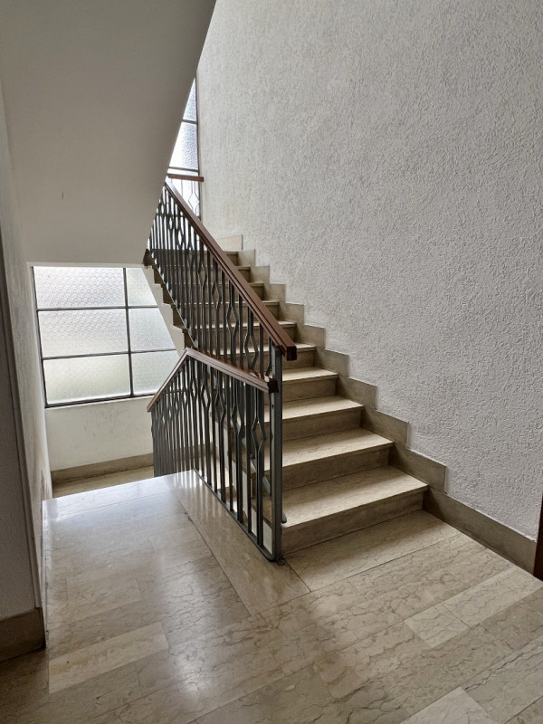 VENDESI BICAMERE CON GARAGE NEL CUORE DEL QUARTIERE DI S.BERTILLA - Rif. 8344
In un buon contesto...