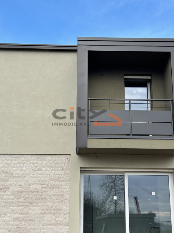 Proponiamo esclusiva bifamiliare di nuova costruzione, dal design moderno e linee contemporanee, ...