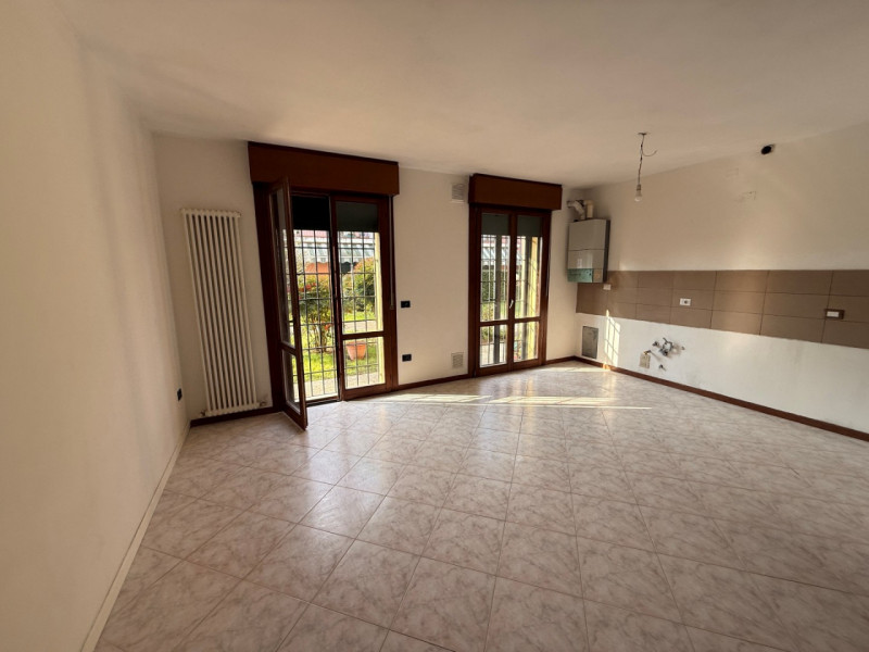 BICAMERE BI-SERVIZI CON GIARDINO ESCLUSIVO, CANTINA E GARAGE DOPPIO. EURO 149.000. CODICE 4598. P...