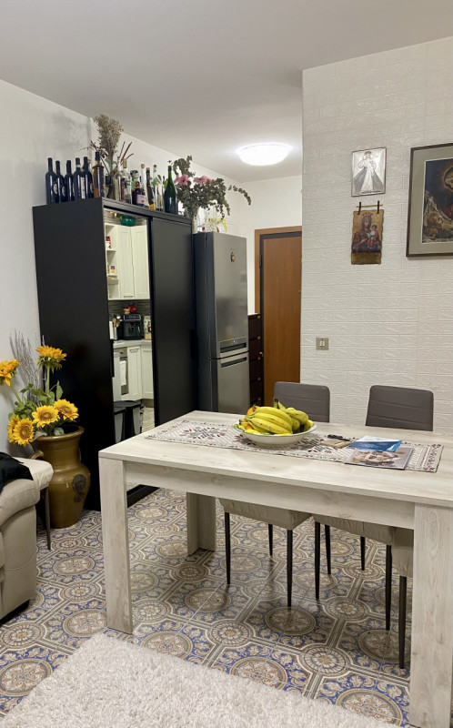 Nel cuore del quartiere San Carlo, una delle zone più apprezzate e servite di Padova, proponiamo ...