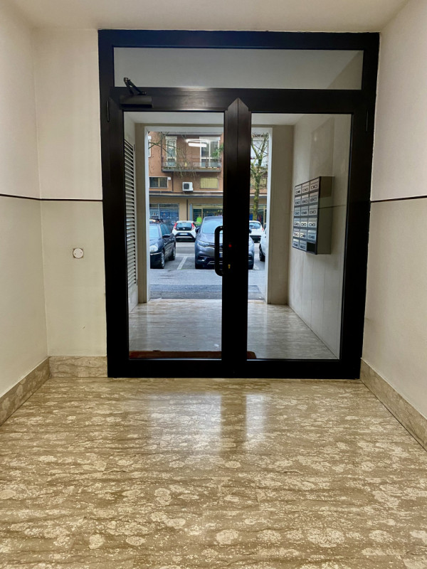 Nel cuore del quartiere San Carlo, una delle zone più apprezzate e servite di Padova, proponiamo ...