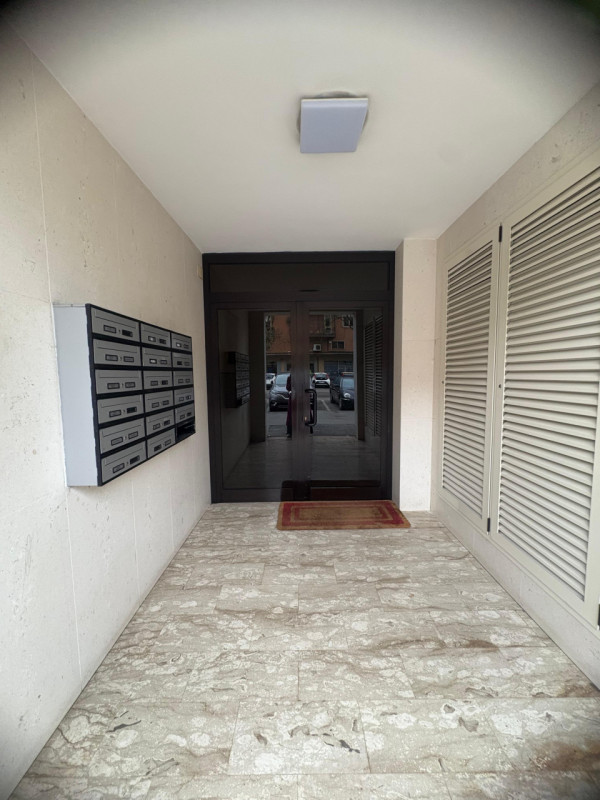 Nel cuore del quartiere San Carlo, una delle zone più apprezzate e servite di Padova, proponiamo ...