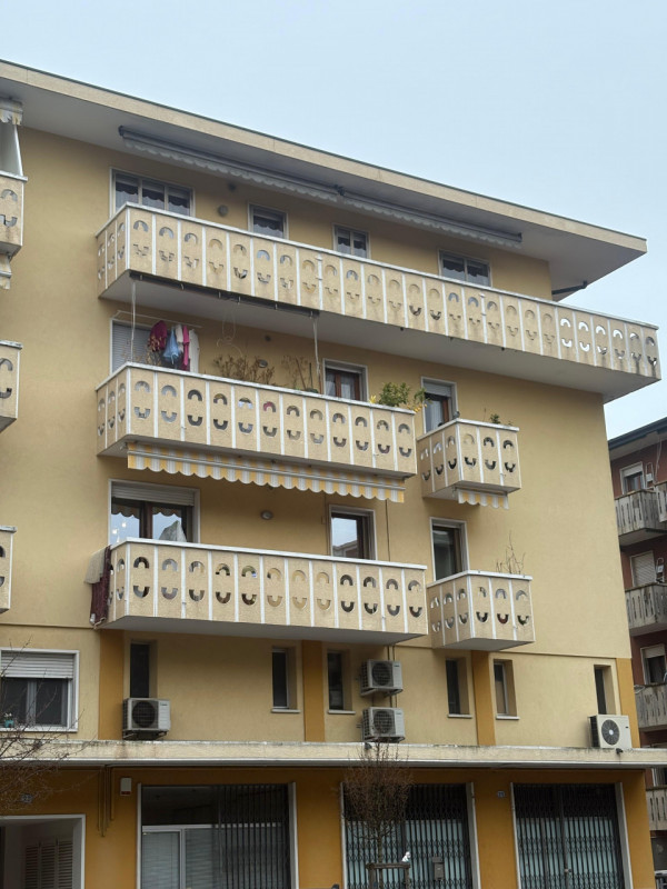 Nel cuore del quartiere San Carlo, una delle zone più apprezzate e servite di Padova, proponiamo ...