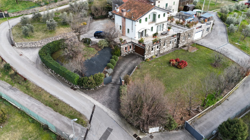 CARRE' - Villa Indipendente con ampio giardino € 445.000,00

Trattativa Unica immobiliare, via Pr...