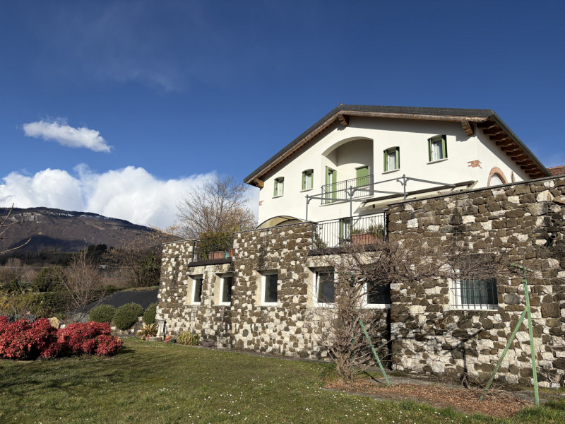 CARRE' - Villa Indipendente con ampio giardino € 445.000,00

Trattativa Unica immobiliare, via Pr...