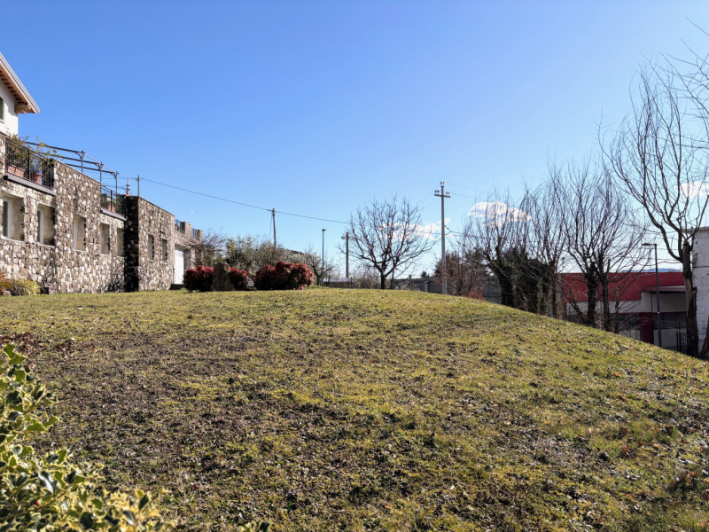 CARRE' - Villa Indipendente con ampio giardino € 445.000,00

Trattativa Unica immobiliare, via Pr...