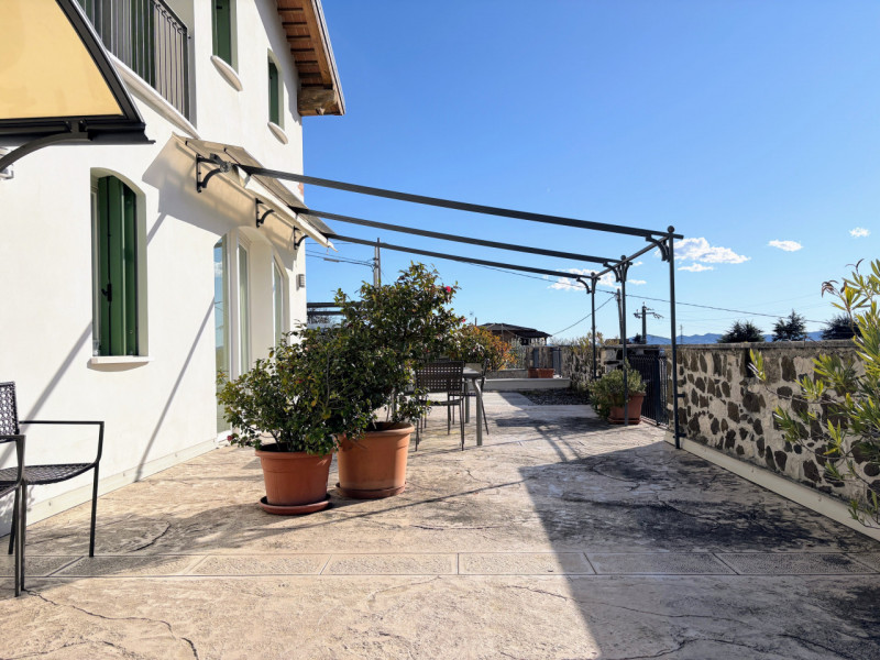 CARRE' - Villa Indipendente con ampio giardino € 445.000,00

Trattativa Unica immobiliare, via Pr...