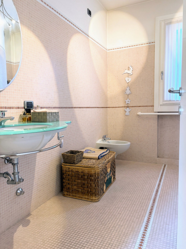 CARRE' - Villa Indipendente con ampio giardino € 445.000,00

Trattativa Unica immobiliare, via Pr...