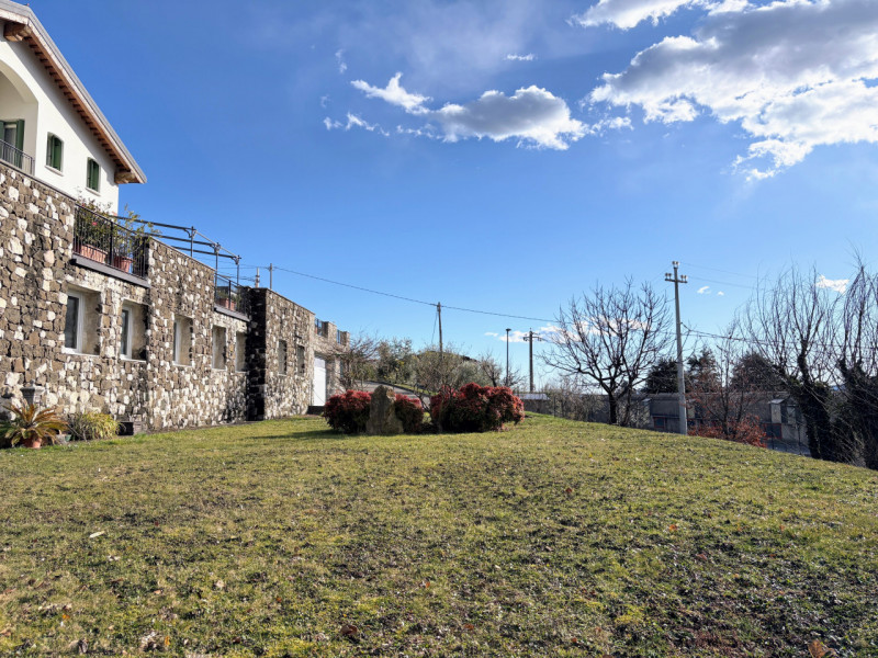 CARRE' - Villa Indipendente con ampio giardino € 445.000,00

Trattativa Unica immobiliare, via Pr...