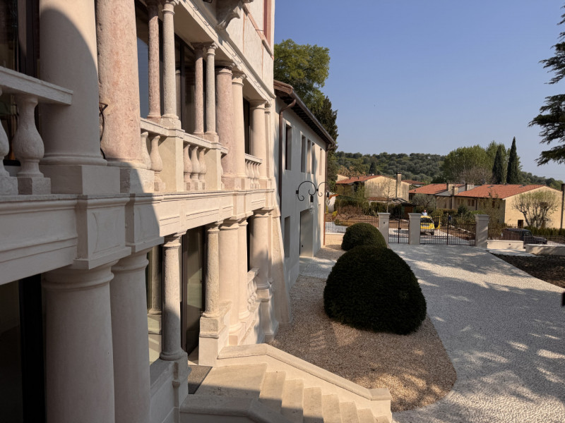 Rif. BAA305 (per info +39 3923361100 Beatrice)

Proponiamo in affitto un esclusivo appartamento d...