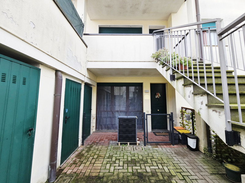 A Stanghella, in una zona tranquilla che porta anche alla vicina Solesino, proponiamo in vendita ...