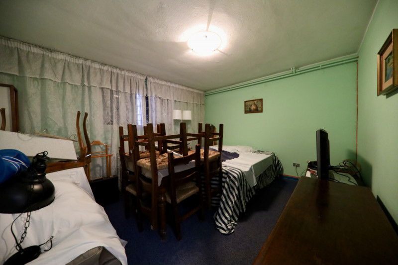 COMPOSIZIONE:
Proponiamo in vendita casa singola con garage e magazzino di pertinenza. Al primo p...