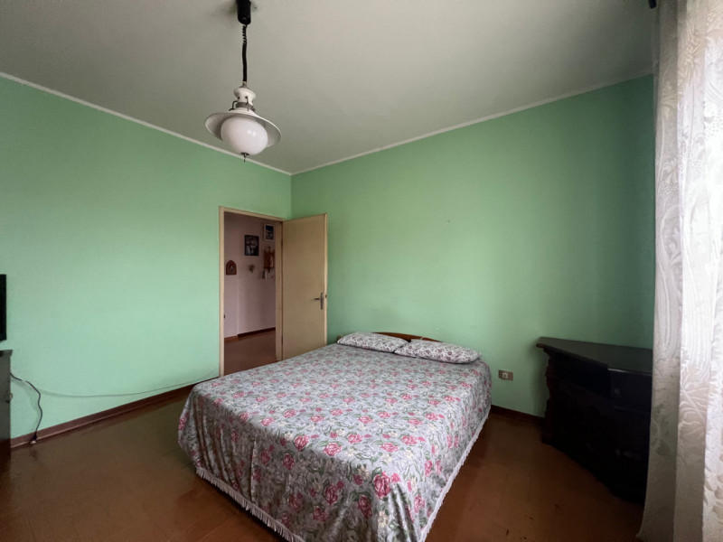 COMPOSIZIONE:
Proponiamo in vendita casa singola con garage e magazzino di pertinenza. Al primo p...