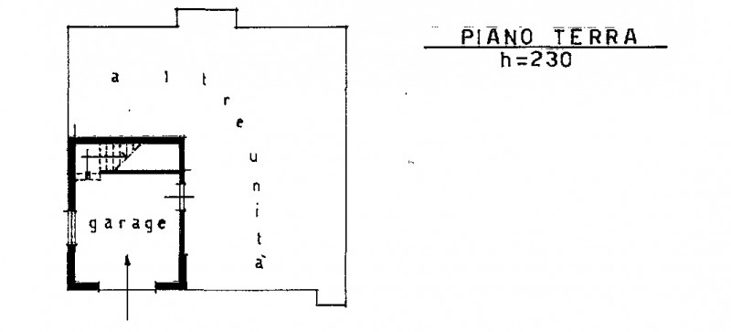 COMPOSIZIONE:
Proponiamo in vendita casa singola con garage e magazzino di pertinenza. Al primo p...