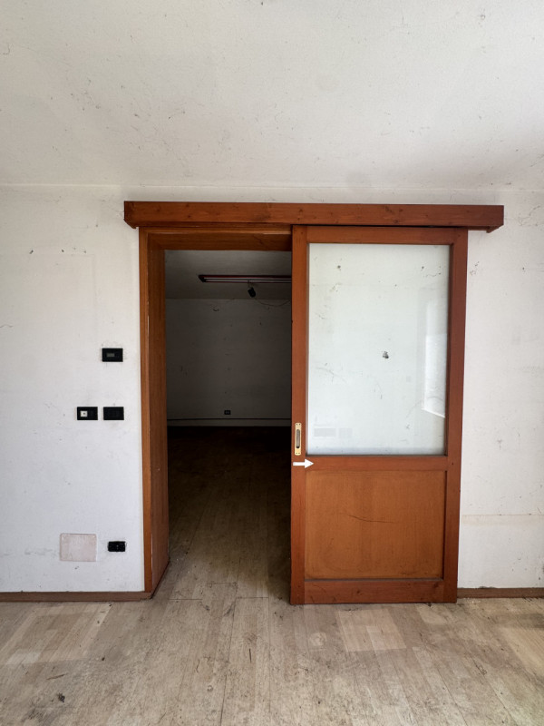 COMPOSIZIONE:
Proponiamo in vendita porzione di bifamiliare attualmente allo stato grezzo. Al pia...