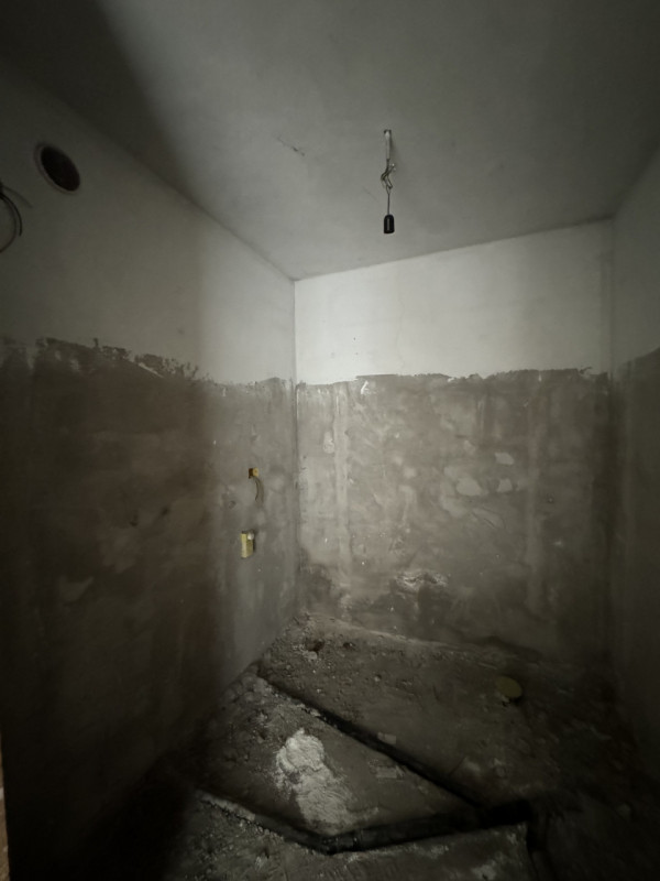 COMPOSIZIONE:
Proponiamo in vendita porzione di bifamiliare attualmente allo stato grezzo. Al pia...