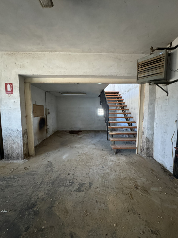 COMPOSIZIONE:
Proponiamo in vendita porzione di bifamiliare attualmente allo stato grezzo. Al pia...