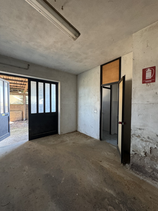 COMPOSIZIONE:
Proponiamo in vendita porzione di bifamiliare attualmente allo stato grezzo. Al pia...