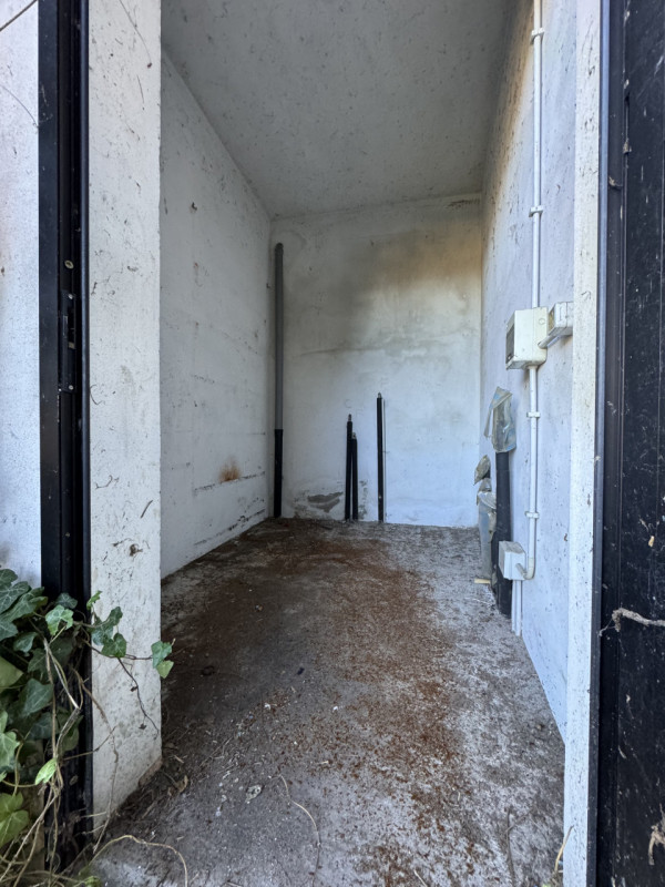 COMPOSIZIONE:
Proponiamo in vendita porzione di bifamiliare attualmente allo stato grezzo. Al pia...