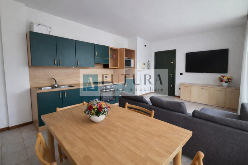 In contesto servito da ascensore, proponiamo appartamento appartamento situato al secondo piano, ...