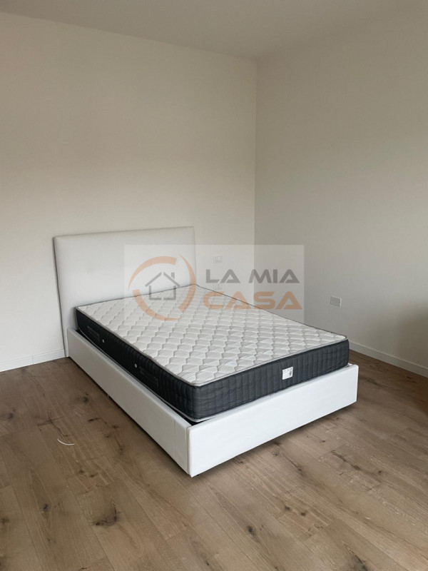 LEGNARO - ANNUNCIO RIVOLTO SOLO A STUDENTI DELL'UNIVERSITA' DI LEGNARO E PADOVA.
Appartamento com...