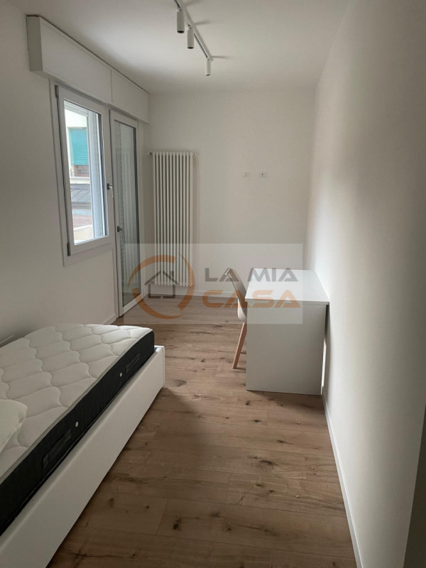 LEGNARO - ANNUNCIO RIVOLTO SOLO A STUDENTI DELL'UNIVERSITA' DI LEGNARO E PADOVA.
Appartamento com...