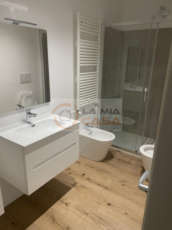 LEGNARO - ANNUNCIO RIVOLTO SOLO A STUDENTI DELL'UNIVERSITA' DI LEGNARO E PADOVA.
Appartamento com...