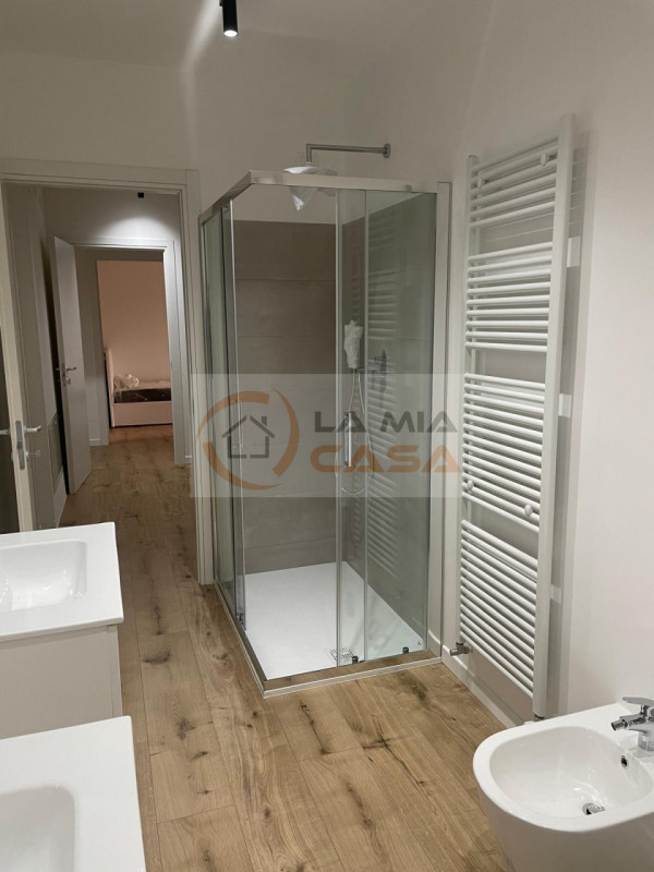 LEGNARO - ANNUNCIO RIVOLTO SOLO A STUDENTI DELL'UNIVERSITA' DI LEGNARO E PADOVA.
Appartamento com...