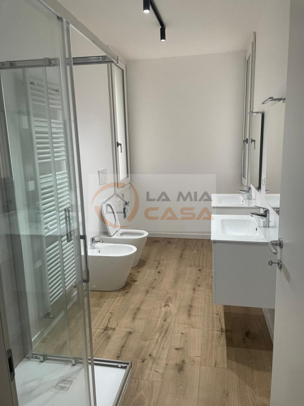 LEGNARO - ANNUNCIO RIVOLTO SOLO A STUDENTI DELL'UNIVERSITA' DI LEGNARO E PADOVA.
Appartamento com...