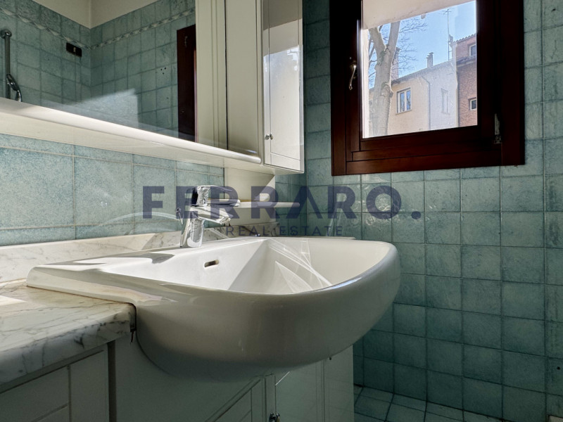 Treviso, Santa Maria del Rovere. Codice AV26.

In posizione strategica, a pochi passi dal futuro ...