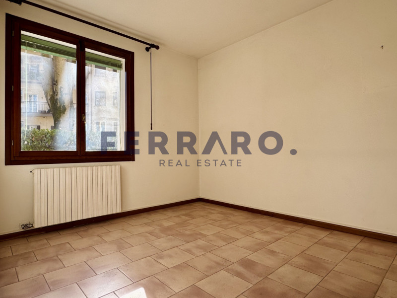 Treviso, Santa Maria del Rovere. Codice AV26.

In posizione strategica, a pochi passi dal futuro ...