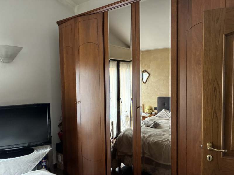 Vicenza, zona ovest, in piccolo contesto, secondo ed ultimo piano, proponiamo ampio midi arredato...