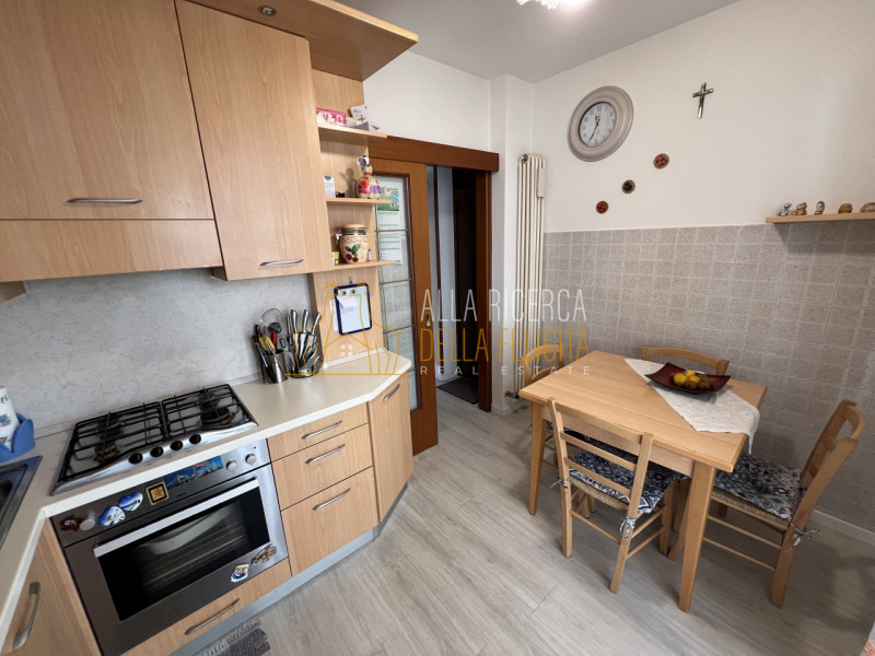 TORREBELVICINO: in zona tranquilla, CASA A SCHIERA CENTRALE servita da giardino esclusivo e garag...