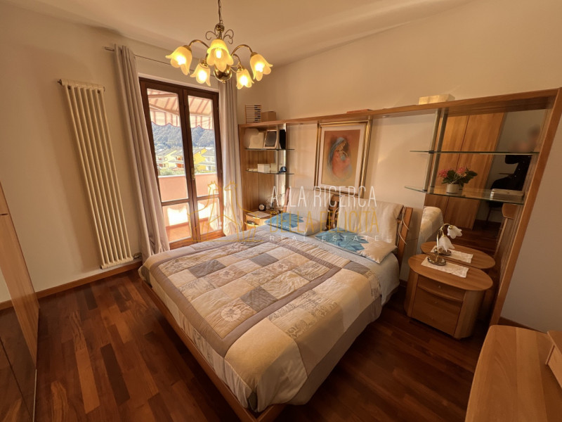 TORREBELVICINO: in zona tranquilla, CASA A SCHIERA CENTRALE servita da giardino esclusivo e garag...