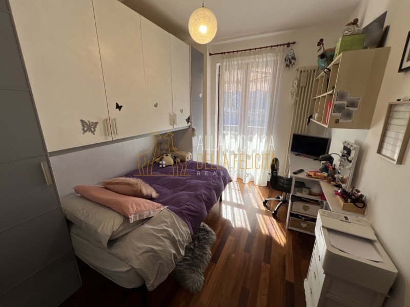 TORREBELVICINO: in zona tranquilla, CASA A SCHIERA CENTRALE servita da giardino esclusivo e garag...