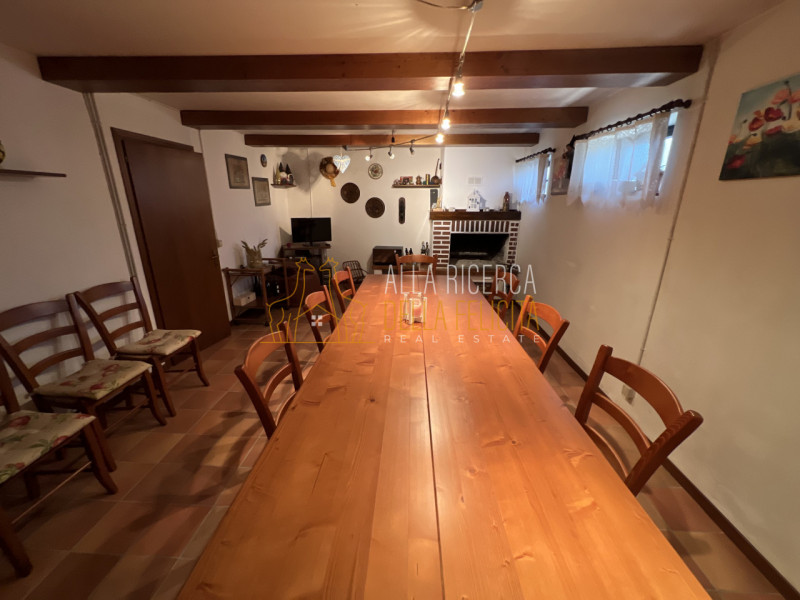 TORREBELVICINO: in zona tranquilla, CASA A SCHIERA CENTRALE servita da giardino esclusivo e garag...