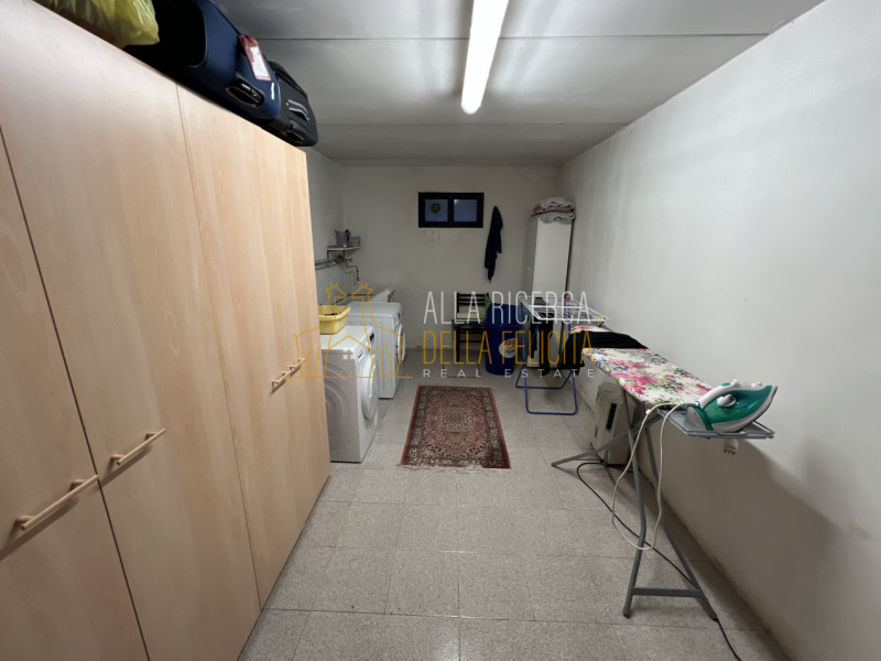 TORREBELVICINO: in zona tranquilla, CASA A SCHIERA CENTRALE servita da giardino esclusivo e garag...