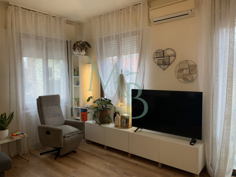 MIRANO (VE): Immobiliare MB propone in vendita, in esclusiva, un appartamento quadrilocale con bu...