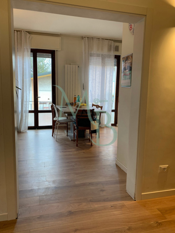 MIRANO (VE): Immobiliare MB propone in vendita, in esclusiva, un appartamento quadrilocale con bu...