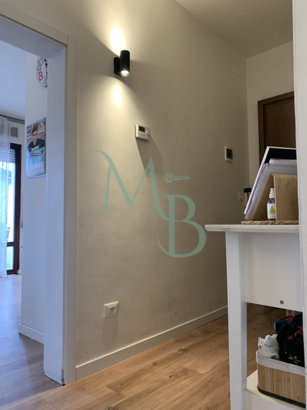 MIRANO (VE): Immobiliare MB propone in vendita, in esclusiva, un appartamento quadrilocale con bu...