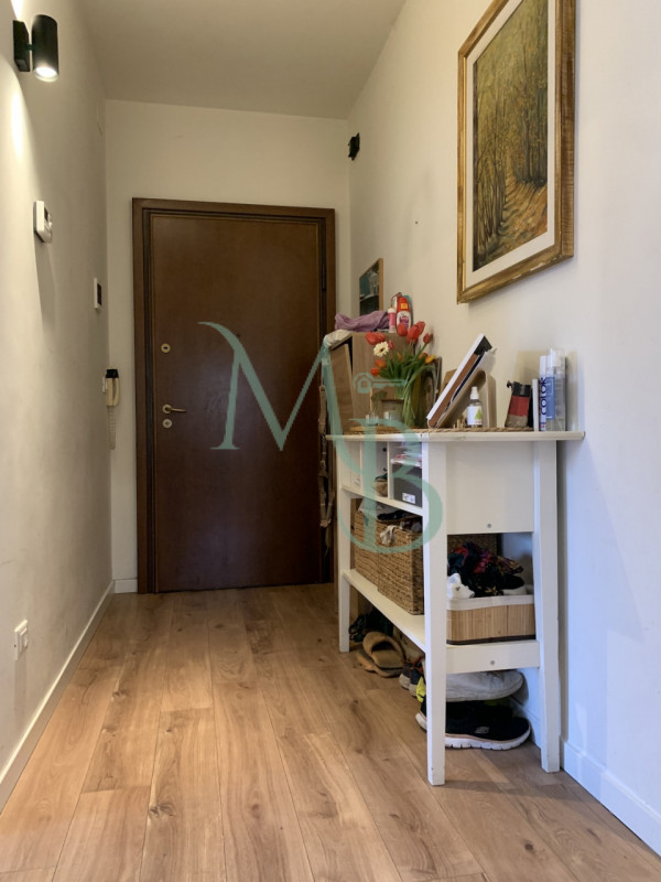 MIRANO (VE): Immobiliare MB propone in vendita, in esclusiva, un appartamento quadrilocale con bu...