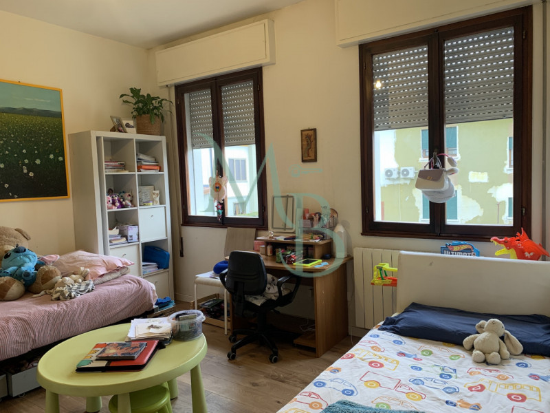 MIRANO (VE): Immobiliare MB propone in vendita, in esclusiva, un appartamento quadrilocale con bu...